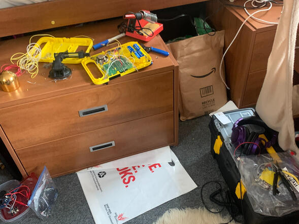 circuitbending a toy from the 80's